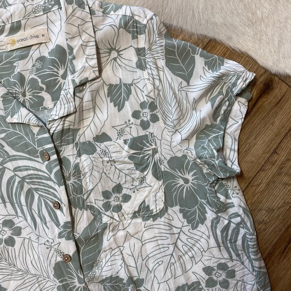 Ocean Drive tropical floral rayon button down collard top - Picture 5 of 10